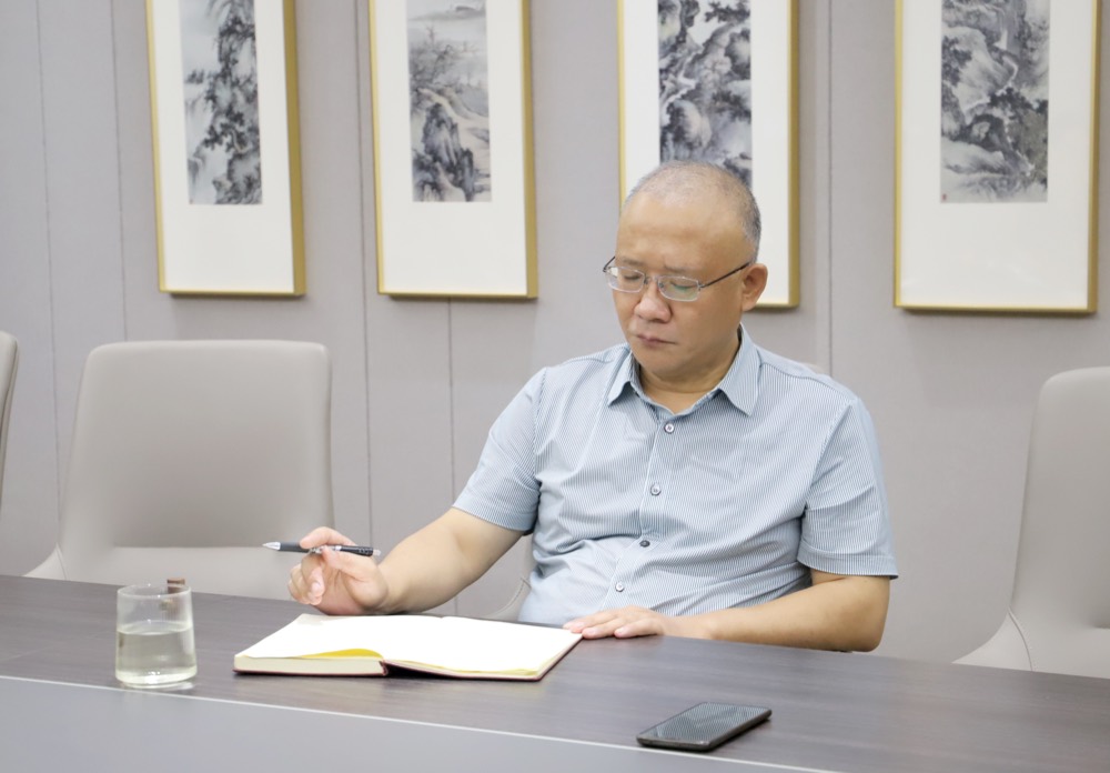 李宏伟.jpg